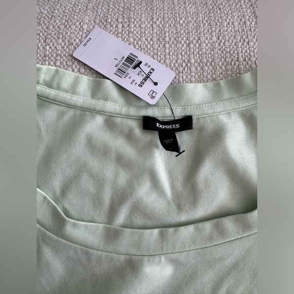 NWT Express Crew neck short sleeved ruched sides tee - light green color - Picture 7 of 11